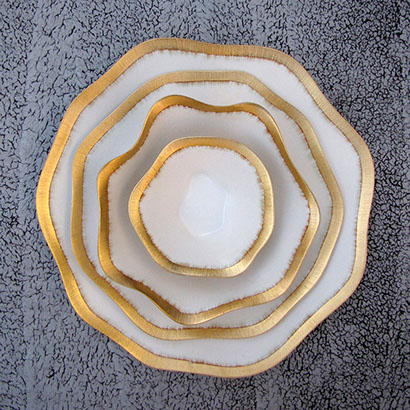 Gold/Platinum dinnerware 1 large
