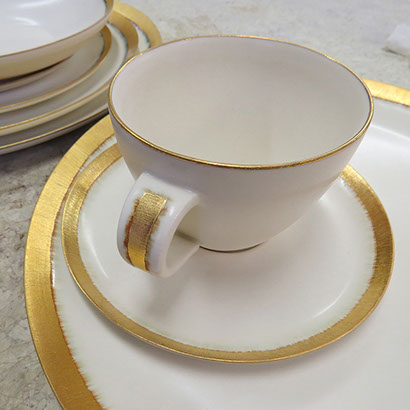 Gold/Platinum dinnerware 18 large